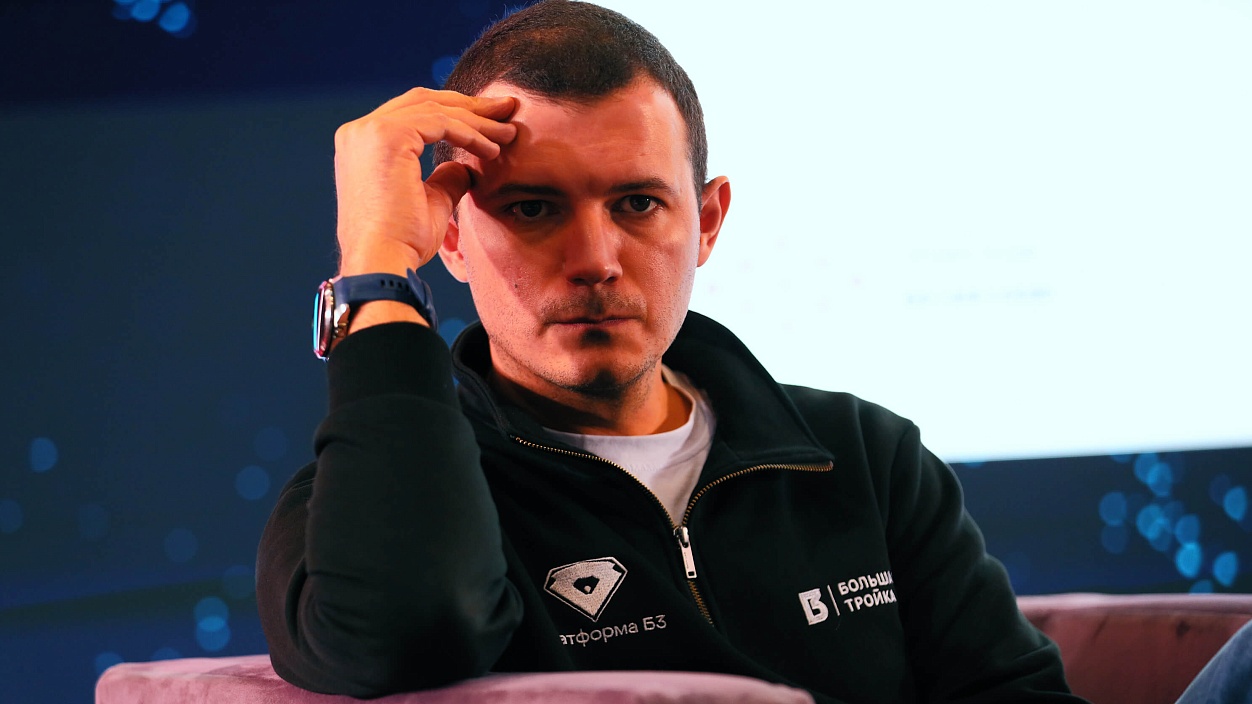 «Дорогие ошибки основателя»: Большая Тройка в паблик-токе Startup Village 2026